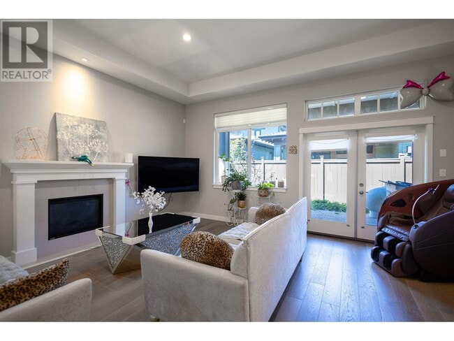 Photo du bâtiment - 1617 Pine Springs Ln