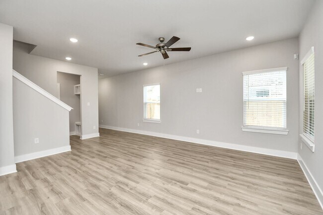 Building Photo - 21034 Shore Oak Dr