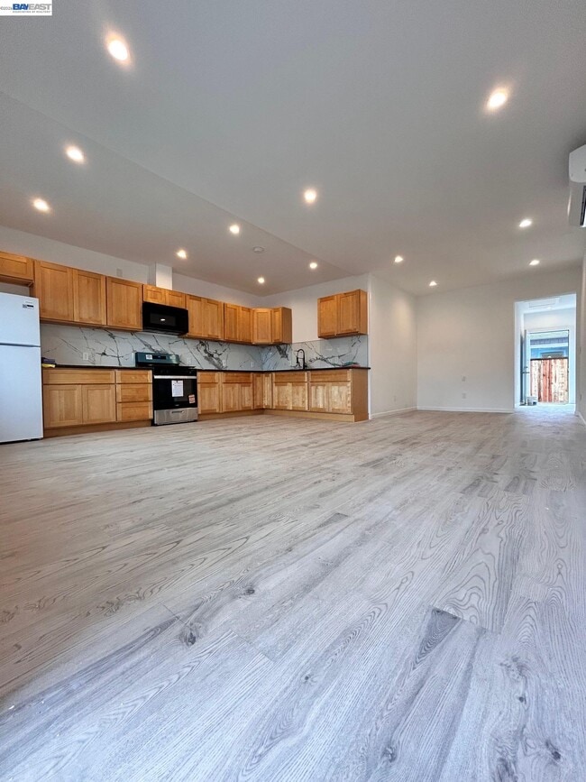 Foto del edificio - 213 E Ruby St