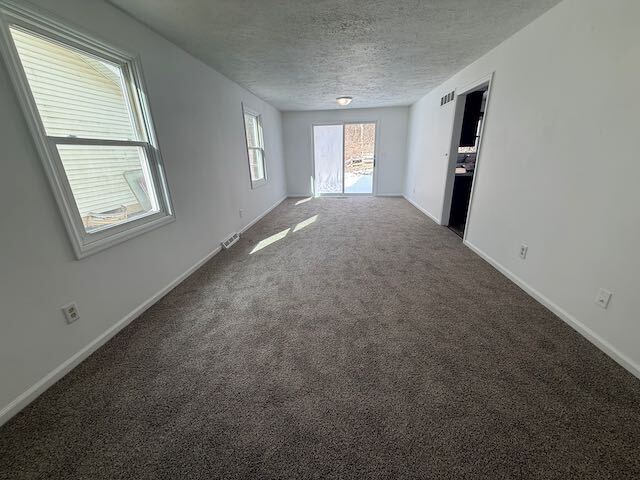 Building Photo - Large Duplex in North Peoria