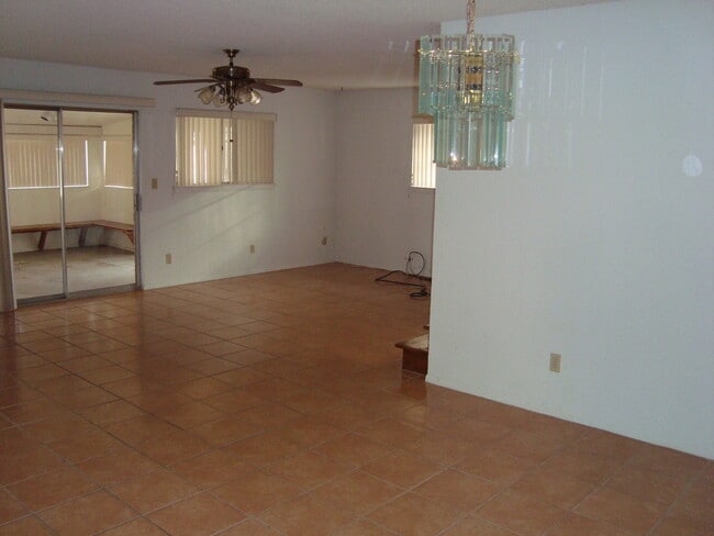 Foto del edificio - Refrig A/C 3bed/2bath!