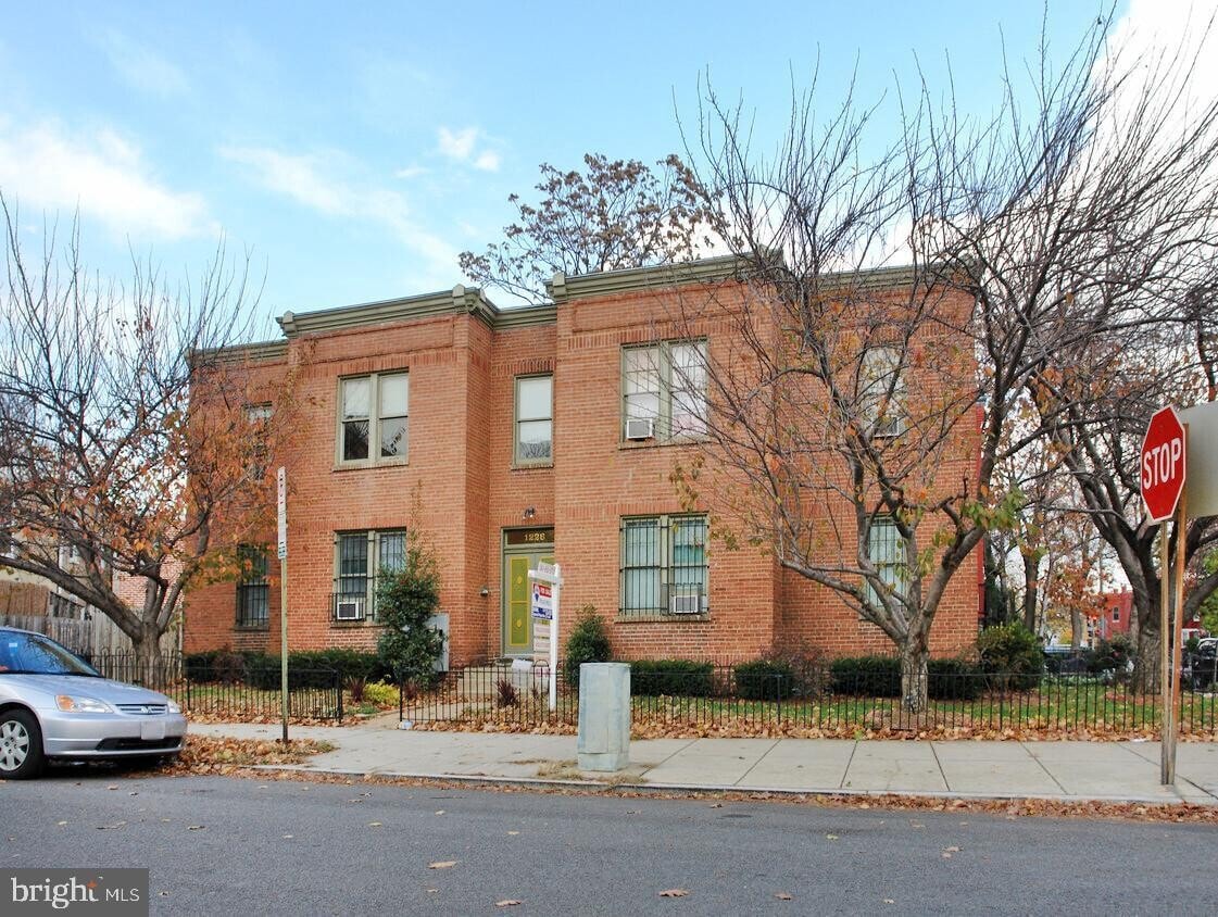 Primary Photo - 1226 F St NE