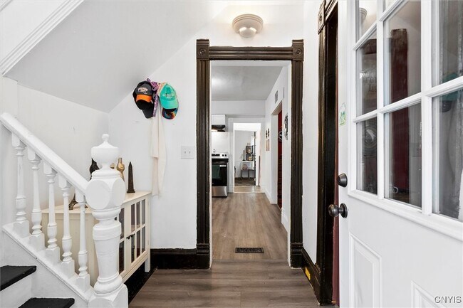 Photo - 945 Oak St House