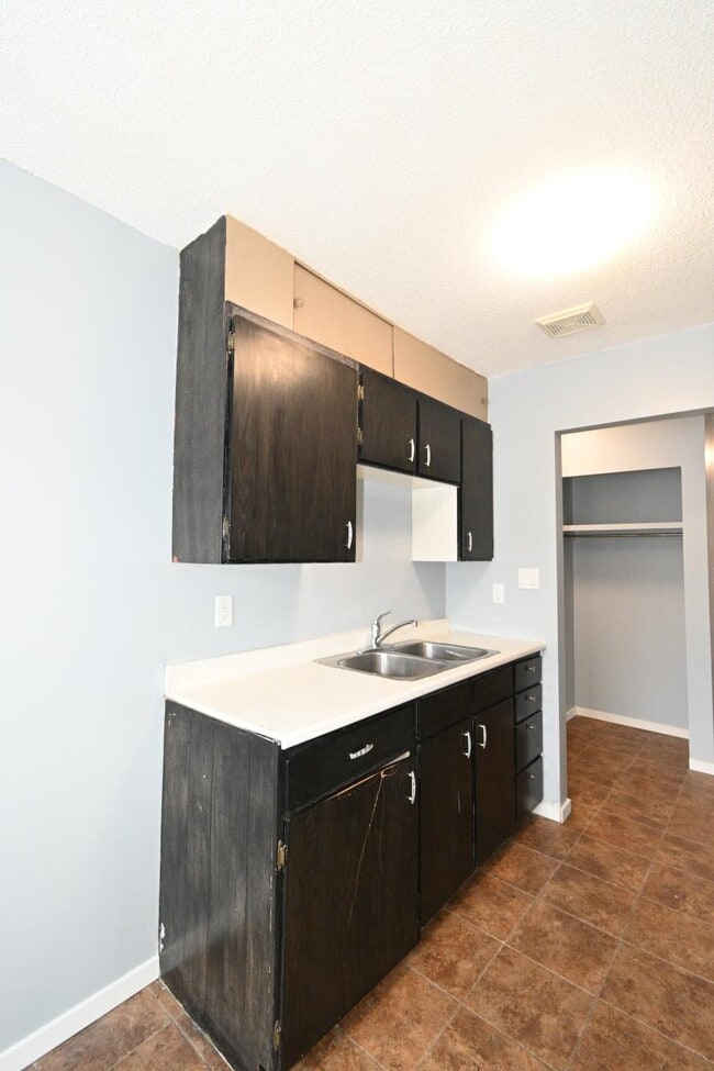 Building Photo - 2 bedroom in Prince George BC V2M 4M9