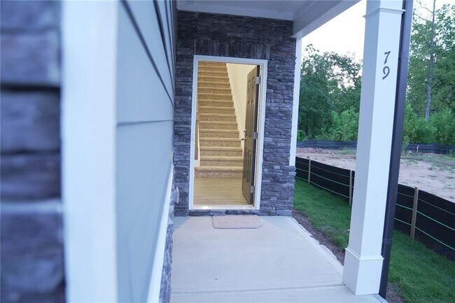 Foto del edificio - 79 Pineview Dr