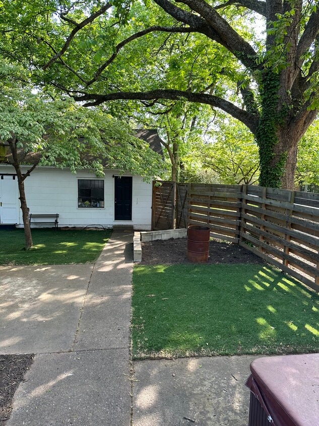 Building Photo - 1100 Herrin Ave