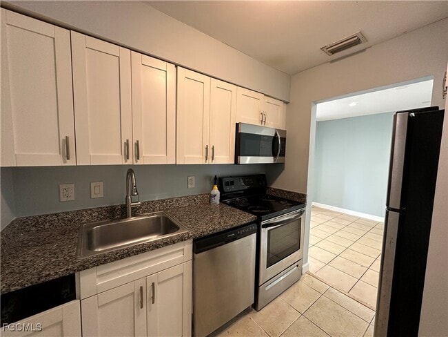 Foto del edificio - 4233 Pine Drop Ln