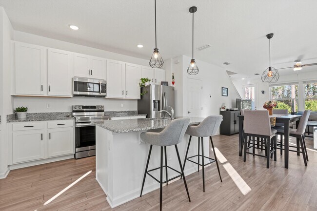 Foto del edificio - 78 Ridge Lake Rd