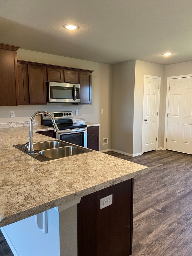 Building Photo - Brick Home in Centerton!