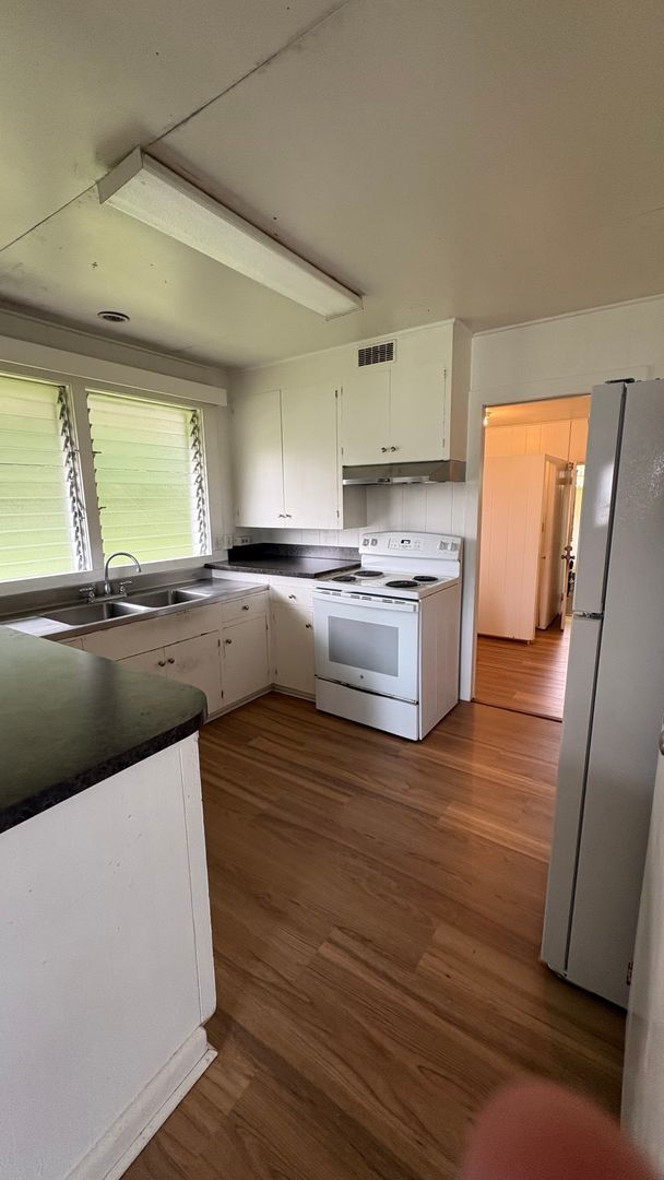 Building Photo - Beautiful 3 Bedroom House with Studio and Separate Garage on Property