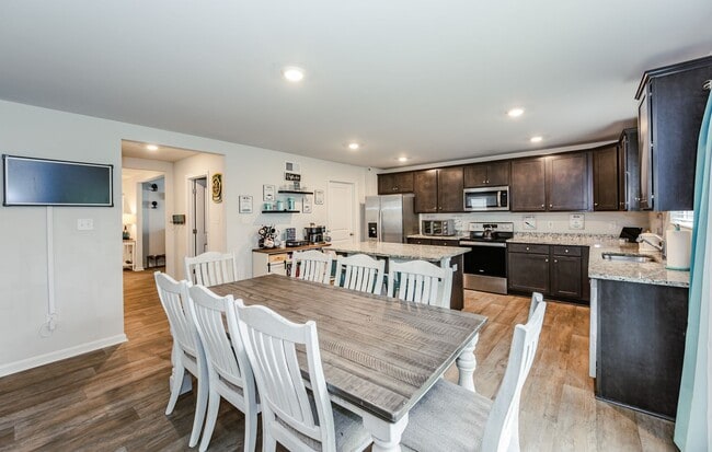 Building Photo - Beautiful Home in The Arbors!