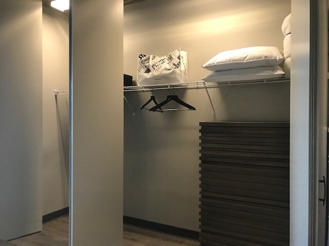 Foto del edificio - 1200 W Lake St