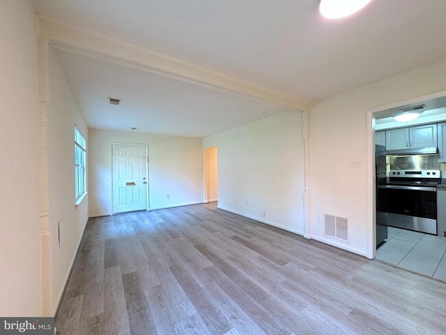 Building Photo - 8848 Walutes Cir