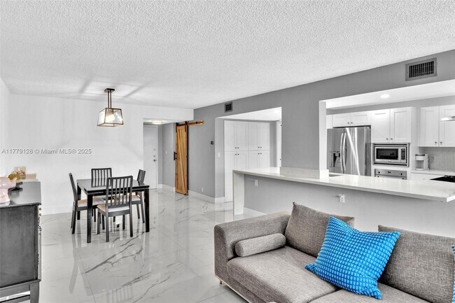 Foto del edificio - 1000 Parkview Dr