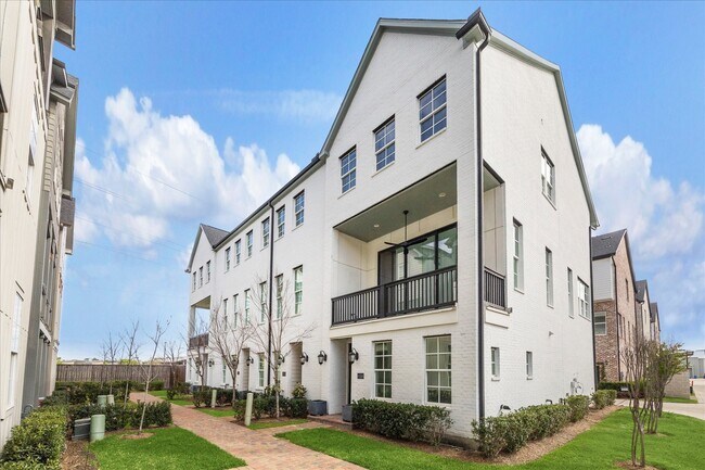 Foto del edificio - 8764 Park Kolbe Ln