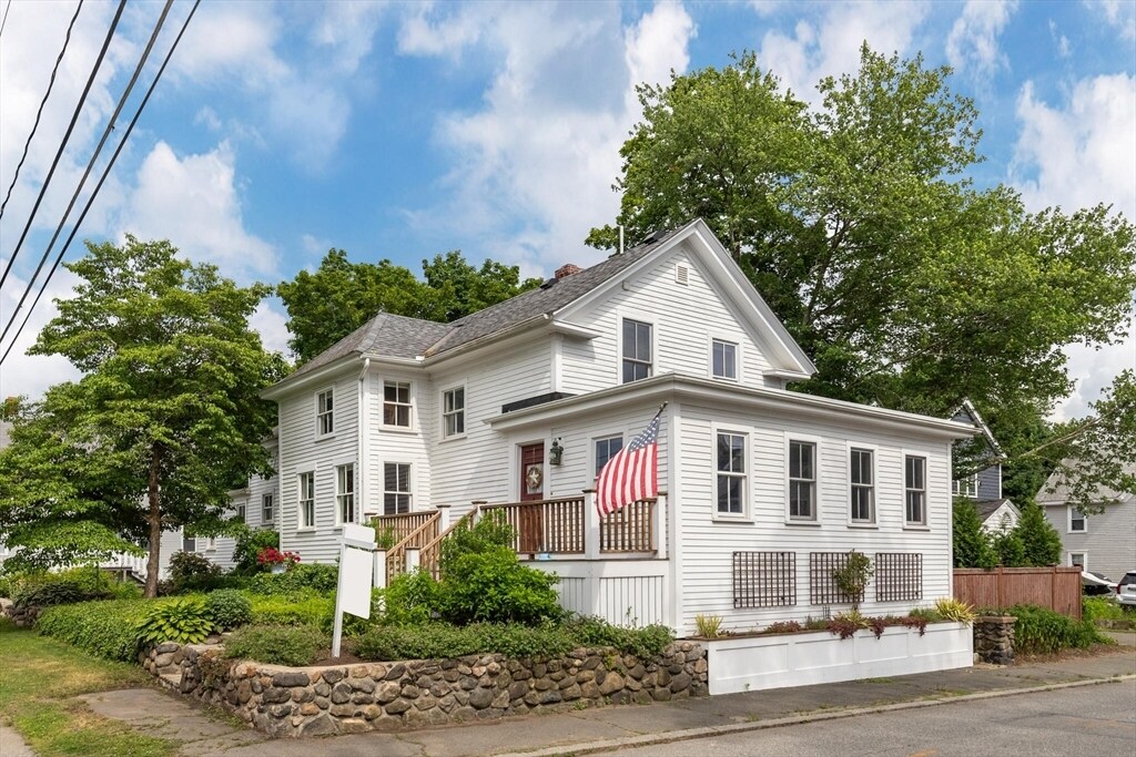 Primary Photo - 165 Burlington St