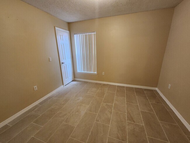 Foto del edificio - 6913 Long Needle Ct