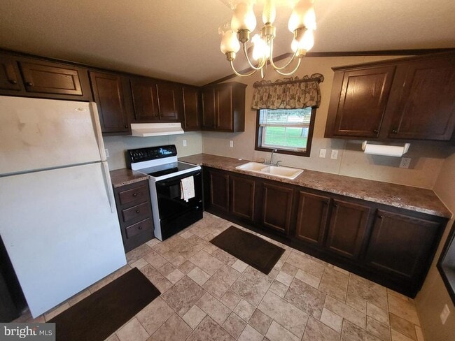 Building Photo - 190 Ash Ln