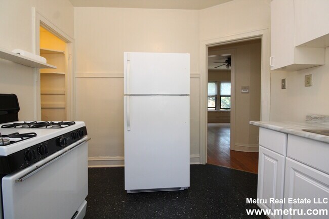 Building Photo - 4310 N Ashland Ave