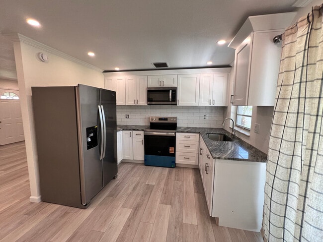 Building Photo - 3339 Van Nuys Loop