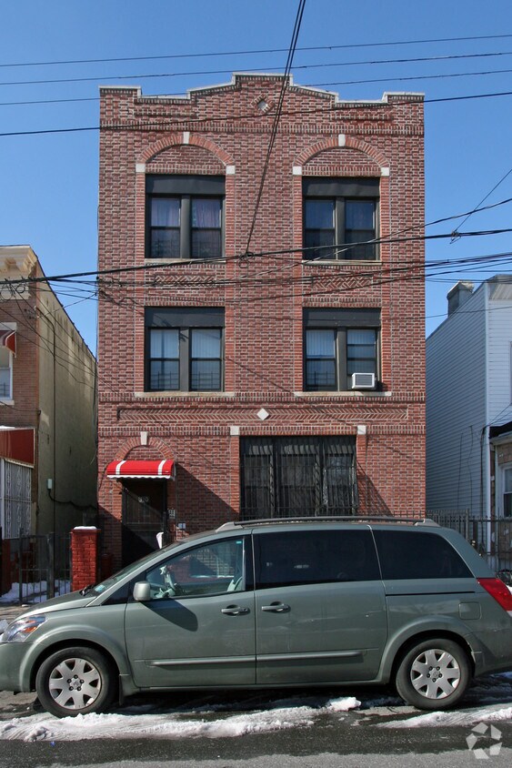 Foto principal - 310 Milford St