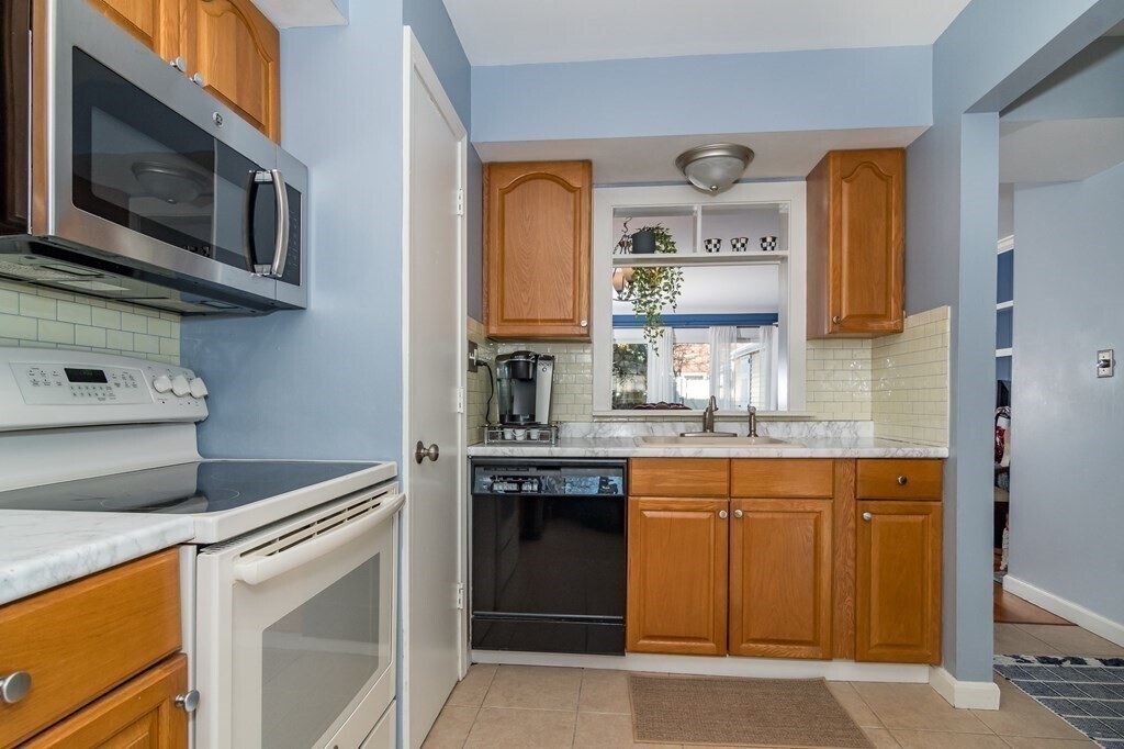 1107 Windsor Dr Unit 1107, Framingham, MA 01701 Condo for Rent in