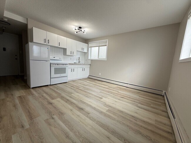 Building Photo - 0 Bed 1 Bath Unit in Edmonton, AB