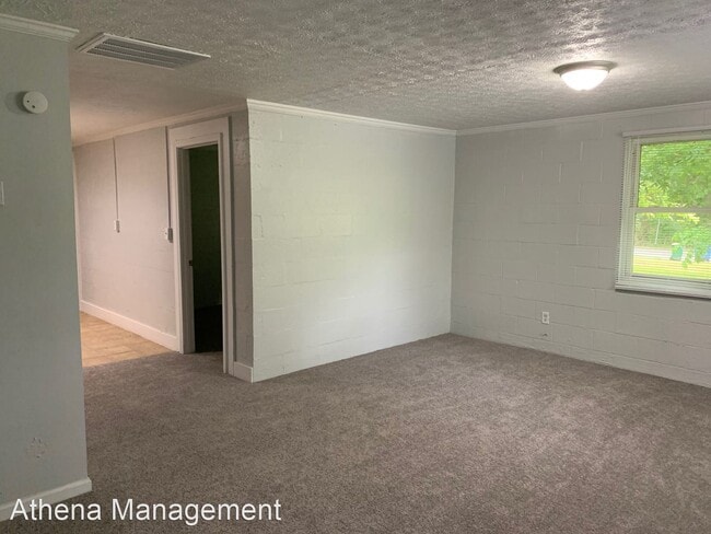 Building Photo - 2 br, 1 bath House - 193 West Carver Drive