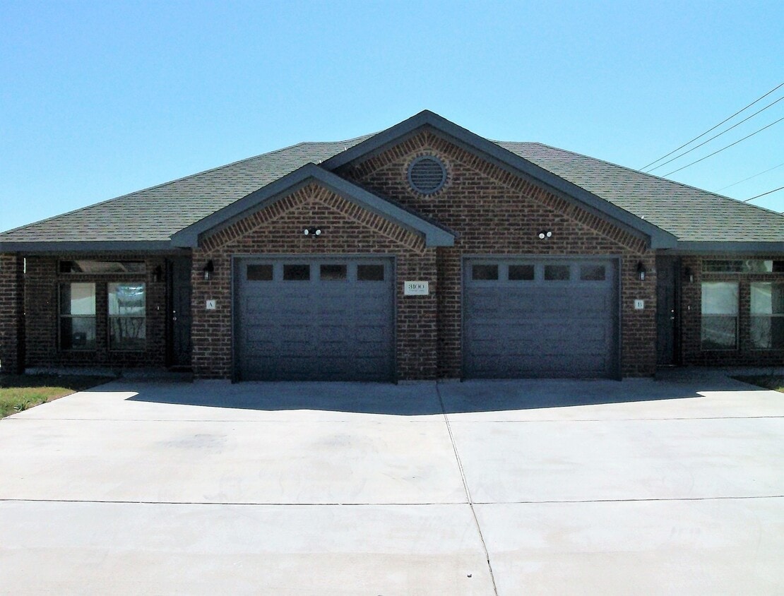 Spacious 2-Bedroom Home on Corner Lot Vie... - Spacious 2-Bedroom Home on Corner Lot  Vie...