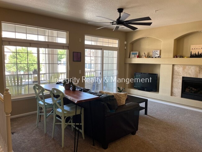 Building Photo - 452 Black Feather Loop