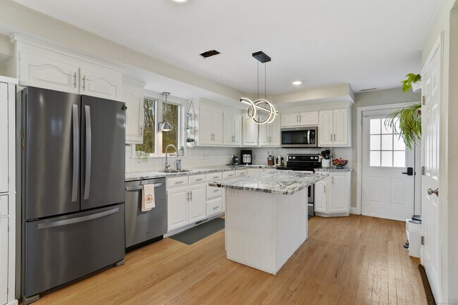 Building Photo - 253 Porter Ave