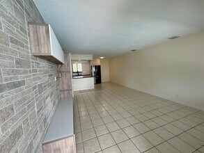 Building Photo - 1101 NE 18th Ct