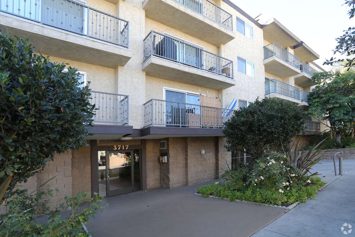 Building - 3717 Bagley Ave