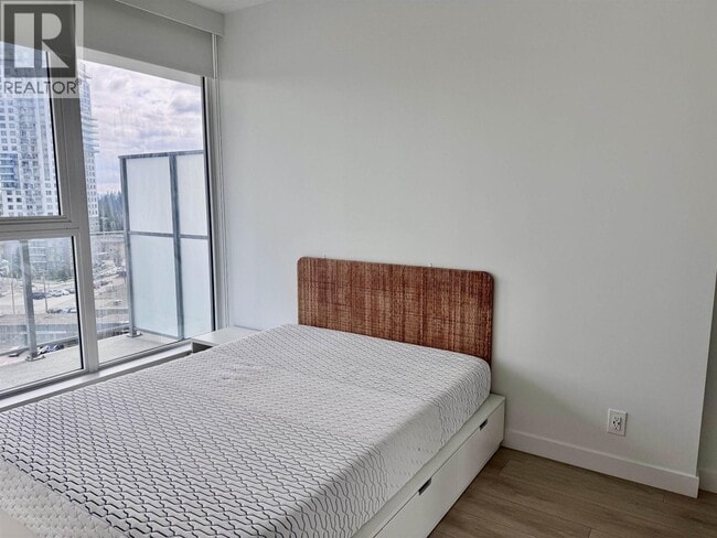 Building Photo - 567 Clarke Rd