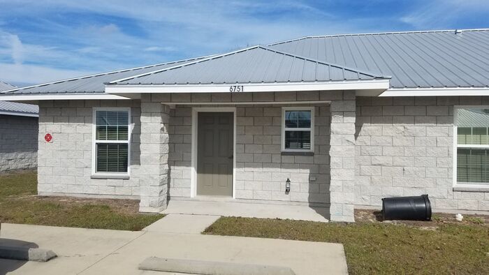 Primary Photo - DIAMOND RIDGE VILLAS-6751 SE 105 PL