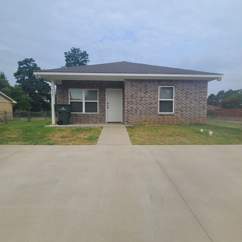 Primary Photo - 3 bedroom 3 bathroom home available in July!