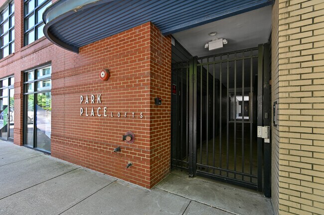 Building Photo - 400 E Main St
