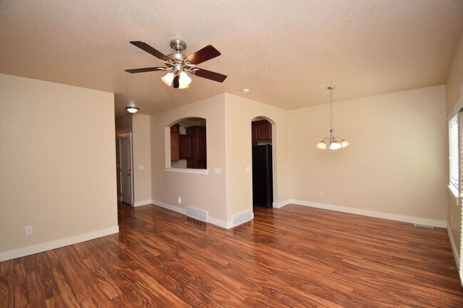 Building Photo - 630 E Harvest Bend Way