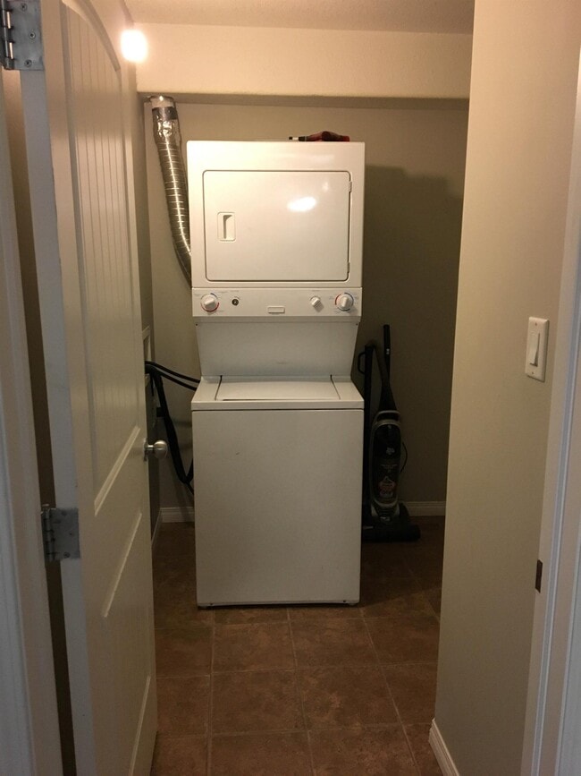 Building Photo - 2 Bed 2 Bath Unit in Fort Mcmurray, AB