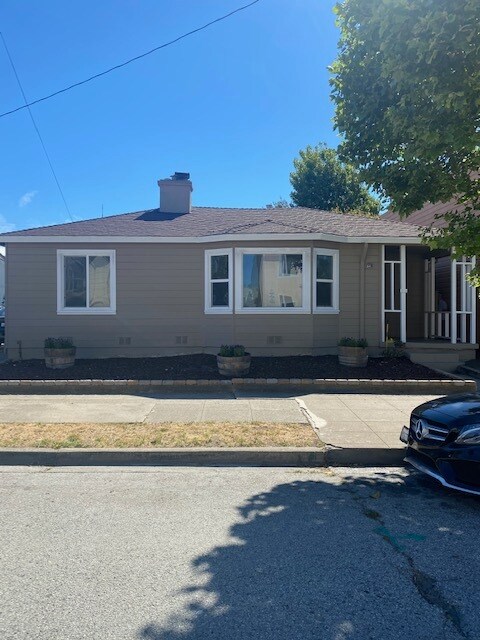 Front - 541 Green Ave