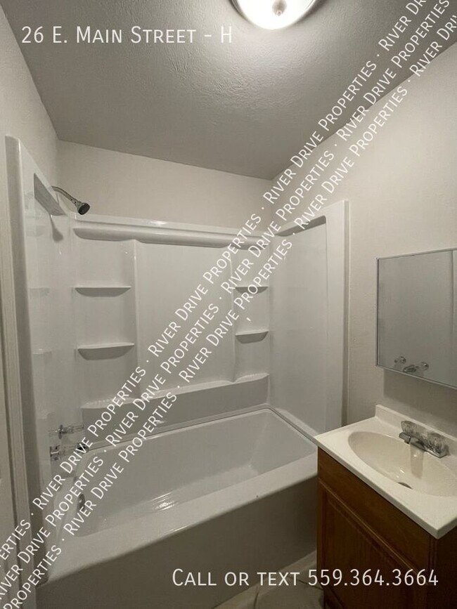 Building Photo - Two Bedroom Near Downtown Merced!