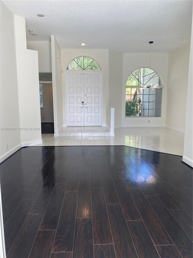 Foto del edificio - 3066 Lakewood Cir