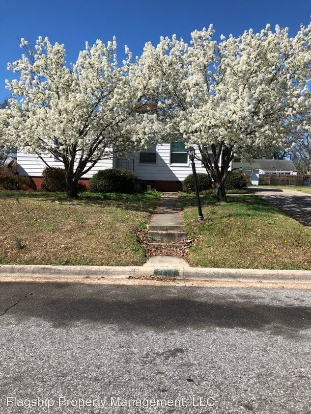 Primary Photo - 2614 Sunset Ave