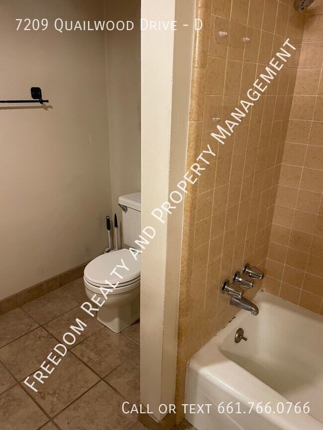 Building Photo - Quailwood Villa Apartments