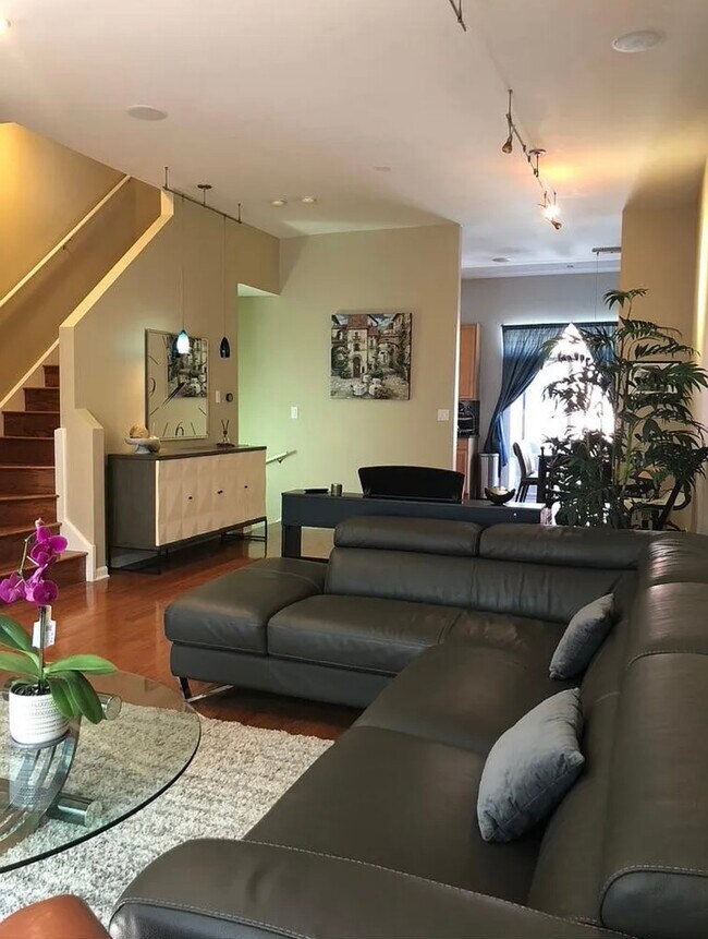 Foto del edificio - 842 W 15th Pl