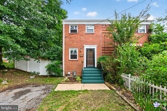 Building Photo - 23 Underwood Pl