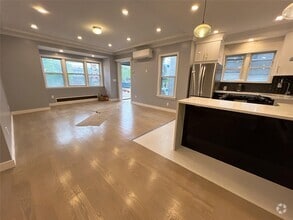 Building Photo - 215-6 40th Ave