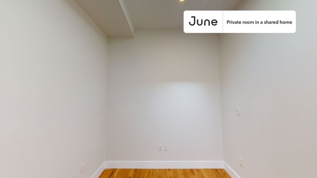 Foto del edificio - Private bedroom in 5 bed/2 bath Home