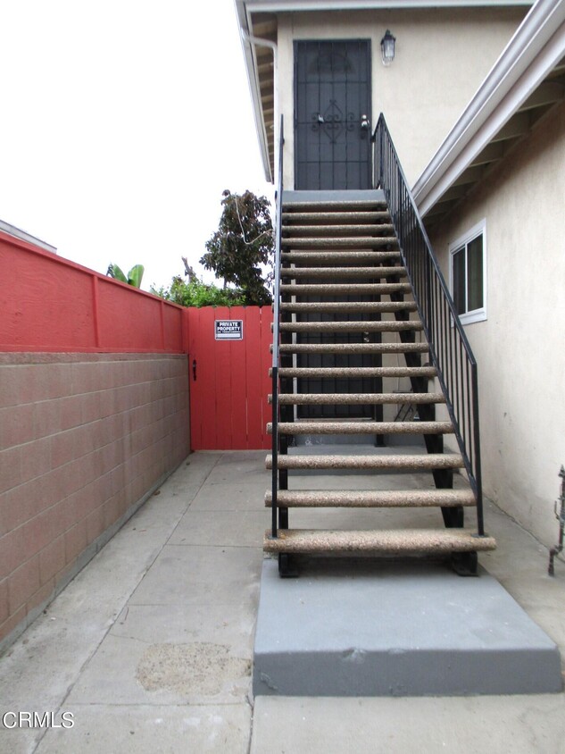 Primary Photo - 851 W Crestwood Ave