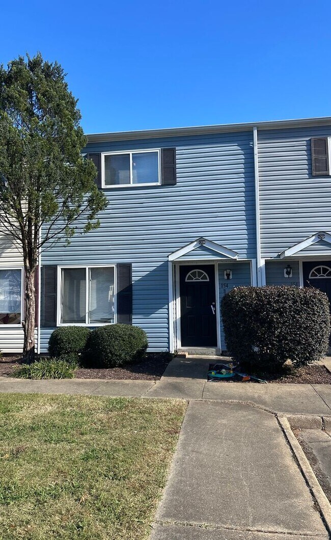 Building Photo - 3 bedroom / 1.5 bathroom - Timberwoods